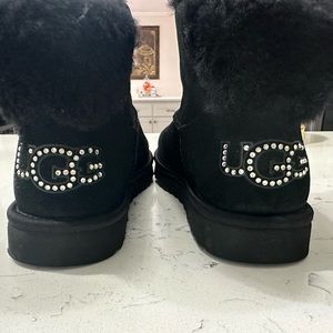 Black pair of boots, new, never worn.